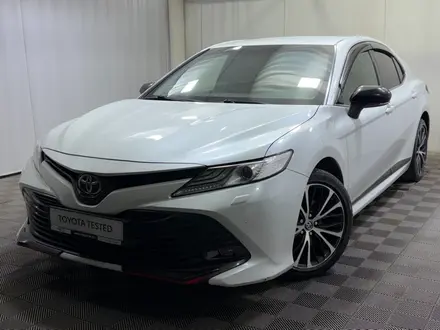 Toyota Camry 2020 года за 13 600 000 тг. в Алматы