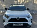 Toyota RAV4 2022 года за 18 300 000 тг. в Шымкент – фото 2