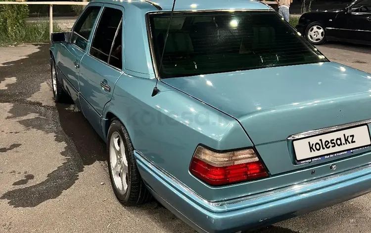 Mercedes-Benz E 320 1994 года за 2 650 000 тг. в Шымкент