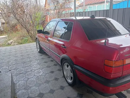 Volkswagen Vento 1993 года за 1 800 000 тг. в Алматы – фото 2