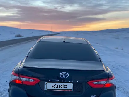 Toyota Camry 2018 года за 8 500 000 тг. в Караганда – фото 2