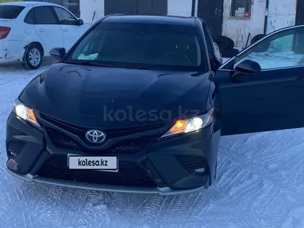 Toyota Camry 2018 года за 8 500 000 тг. в Караганда
