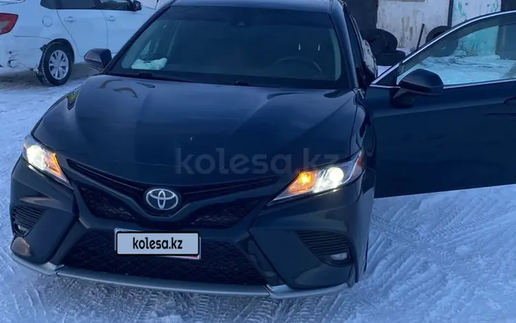 Toyota Camry 2018 года за 8 500 000 тг. в Караганда