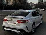 Toyota Camry 2021 года за 15 000 000 тг. в Алматы