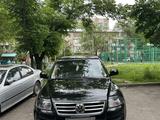 Volkswagen Touareg 2006 года за 5 100 000 тг. в Алматы – фото 3