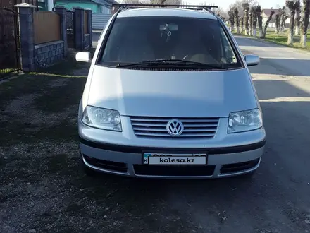 Volkswagen Sharan 2001 года за 3 250 000 тг. в Алматы
