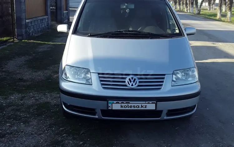 Volkswagen Sharan 2001 года за 3 250 000 тг. в Алматы