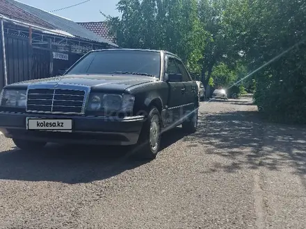 Mercedes-Benz E 220 1993 года за 2 570 000 тг. в Алматы