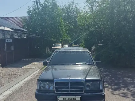 Mercedes-Benz E 220 1993 года за 2 570 000 тг. в Алматы – фото 20