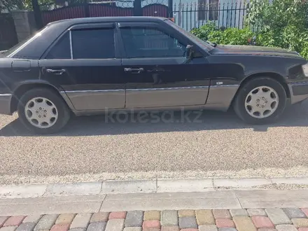 Mercedes-Benz E 220 1993 года за 2 570 000 тг. в Алматы – фото 6