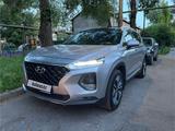 Hyundai Santa Fe 2019 года за 15 250 000 тг. в Алматы