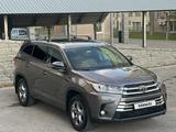 Toyota Highlander 2017 года за 18 800 000 тг. в Шымкент