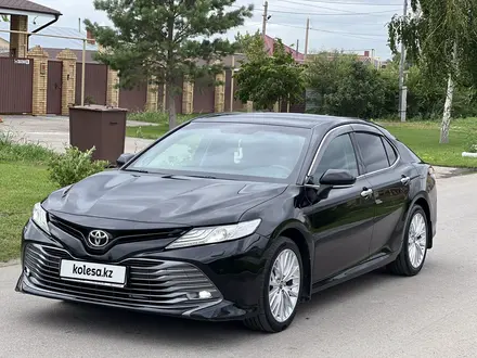 Toyota Camry 2018 года за 14 500 000 тг. в Костанай – фото 2