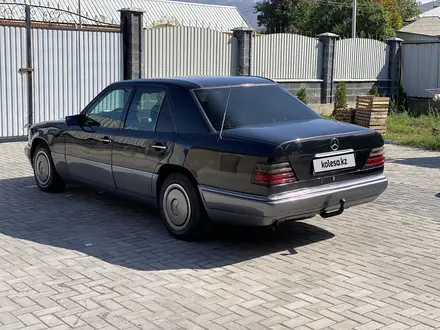 Mercedes-Benz E 200 1994 года за 1 850 000 тг. в Есик – фото 5