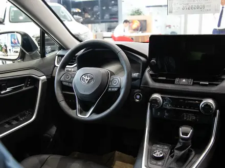 Toyota RAV4 Luxe+ 2025 года за 23 538 166 тг. в Алматы – фото 16