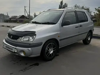 Toyota Raum, 1998