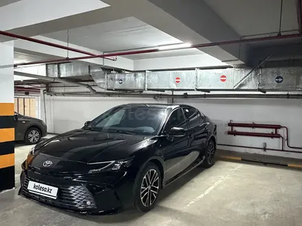Toyota Camry 2024 года за 20 300 000 тг. в Астана