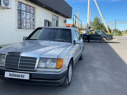 Mercedes-Benz E 230 1990 года за 1 650 000 тг. в Тараз – фото 4
