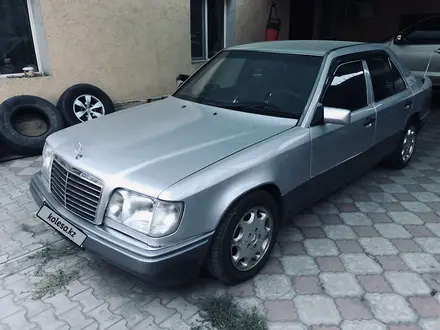 Mercedes-Benz E 220 1994 года за 2 500 000 тг. в Тараз – фото 3