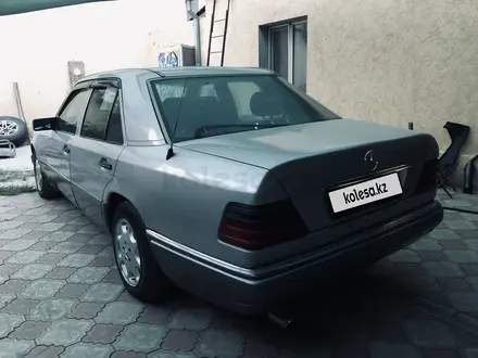 Mercedes-Benz E 220 1994 года за 2 500 000 тг. в Тараз – фото 5