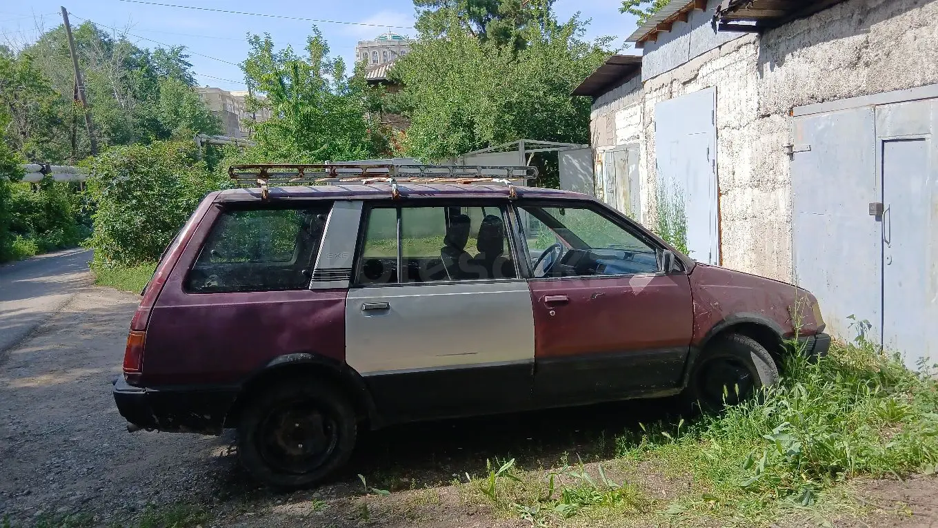 Mitsubishi Space Wagon, 1990