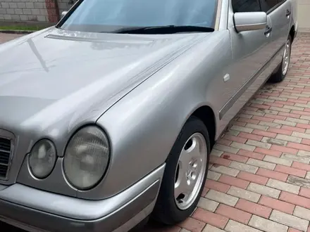 Mercedes-Benz E 230 1995 года за 3 000 000 тг. в Алматы – фото 3