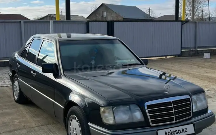 Mercedes-Benz E 220 1993 года за 1 800 000 тг. в Атырау