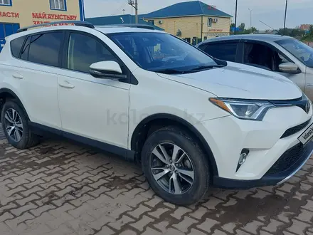 Toyota RAV4 2018 года за 12 600 000 тг. в Актобе – фото 8