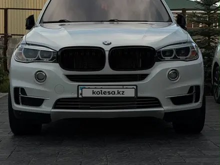 BMW X5 2016 года за 20 000 000 тг. в Атырау – фото 2