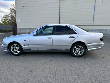 Mercedes-Benz E 230 1997 года за 2 400 000 тг. в Павлодар – фото 5