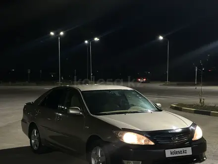 Toyota Camry 2005 года за 4 000 000 тг. в Актобе – фото 2