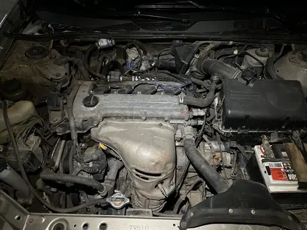 Toyota Camry 2005 года за 4 000 000 тг. в Актобе – фото 15