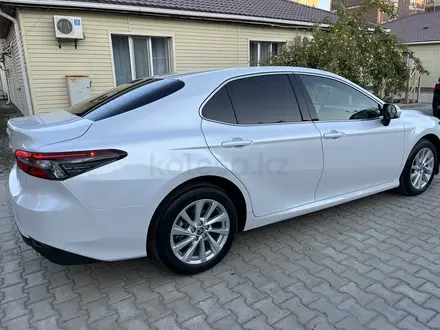 Toyota Camry 2023 года за 18 900 000 тг. в Атырау – фото 11