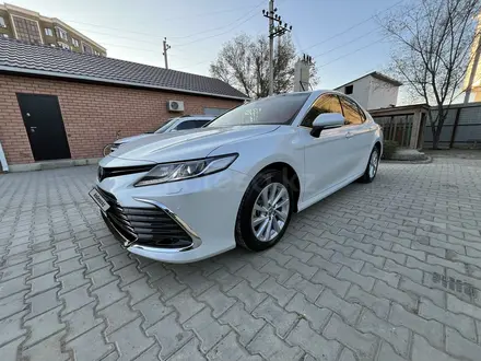 Toyota Camry 2023 года за 18 900 000 тг. в Атырау – фото 4