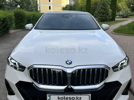BMW 530 2024 года за 37 500 000 тг. в Алматы – фото 3