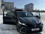 Toyota Camry 2021 года за 19 500 000 тг. в Петропавловск – фото 2