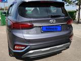 Hyundai Santa Fe 2018 года за 13 800 000 тг. в Караганда – фото 2