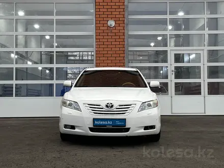 Toyota Camry 2007 года за 5 830 000 тг. в Актобе – фото 2