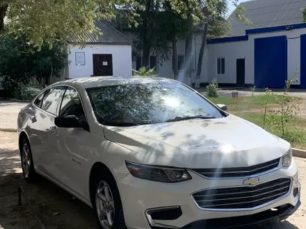 Chevrolet Malibu 2017 года за 5 200 000 тг. в Атырау – фото 2