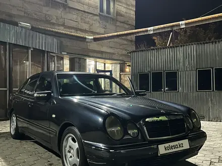 Mercedes-Benz E 280 1996 года за 2 000 000 тг. в Алматы