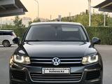 Volkswagen Touareg 2011 года за 9 800 000 тг. в Астана