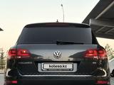 Volkswagen Touareg 2011 года за 9 800 000 тг. в Астана – фото 3