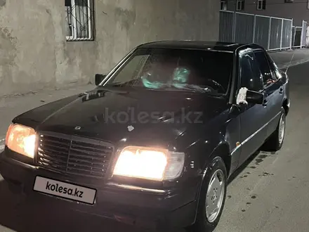 Mercedes-Benz E 220 1995 года за 1 300 000 тг. в Караганда