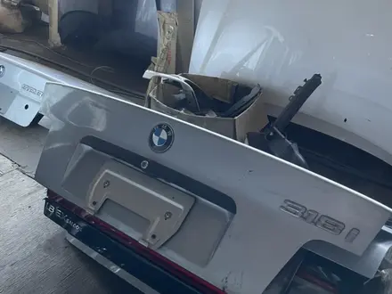 Крышка багажника BMW 318 за 15 000 тг. в Талдыкорган
