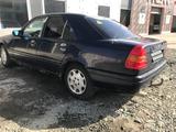 Mercedes-Benz C 180 1994 года за 450 000 тг. в Хромтау – фото 4