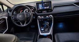 Toyota RAV4 2019 года за 16 250 000 тг. в Уральск – фото 4