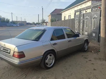 Mercedes-Benz E 280 1994 года за 2 700 000 тг. в Байконыр – фото 5