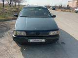 Volkswagen Passat 1993 годаfor1 000 000 тг. в Тараз