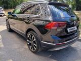 Volkswagen Tiguan 2017 года за 9 100 000 тг. в Алматы – фото 2