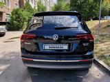 Volkswagen Tiguan 2017 года за 9 100 000 тг. в Алматы – фото 3